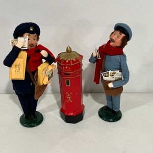 Byers Choice Vintage Carolers Mailmen / post office 2002